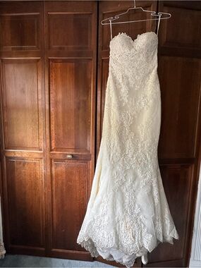 *KLEINFELD Strapless Lace Wedding Dress in Ivory - Classic Bridal Gown